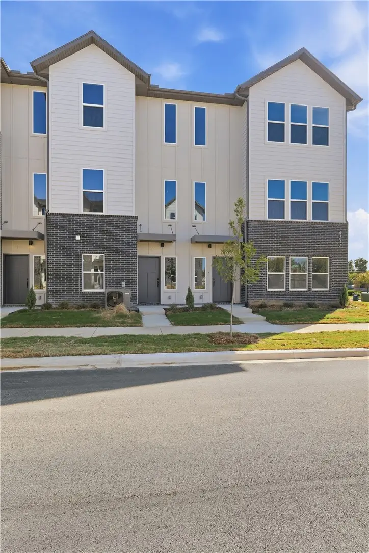 4237 W Sardinia Way #4, Fayetteville, AR 72704 - #3