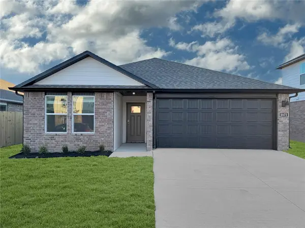 4616 W Buckaroo Street, Fayetteville, AR 72704