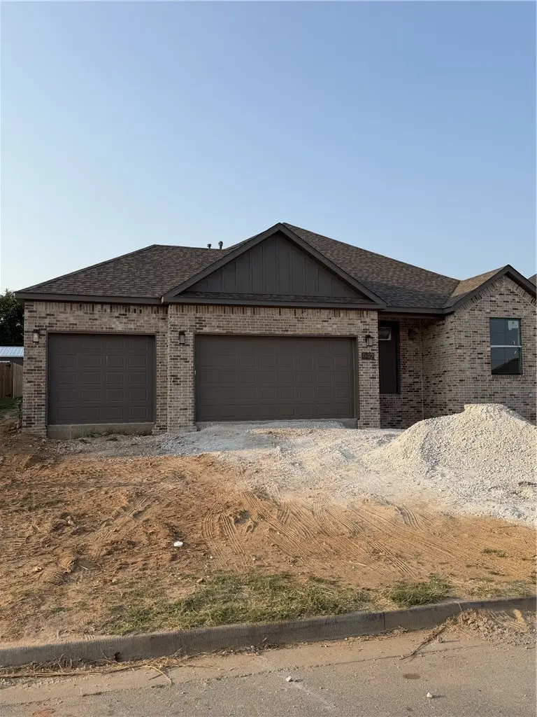 842 E Buchanan Street, Prairie Grove, AR 72753 - #1