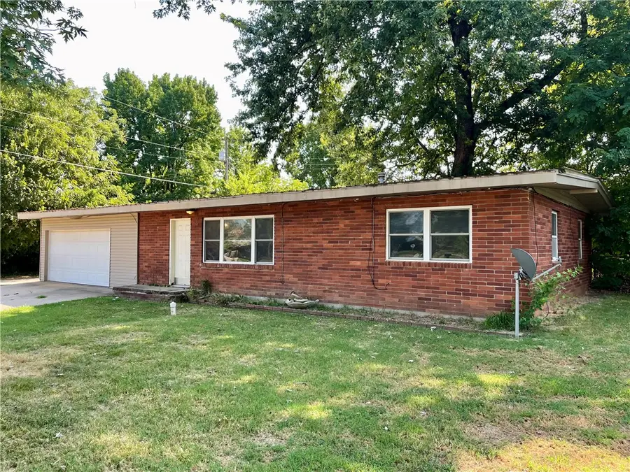 811 N Kansas Street, Springdale, AR 72764 - #2