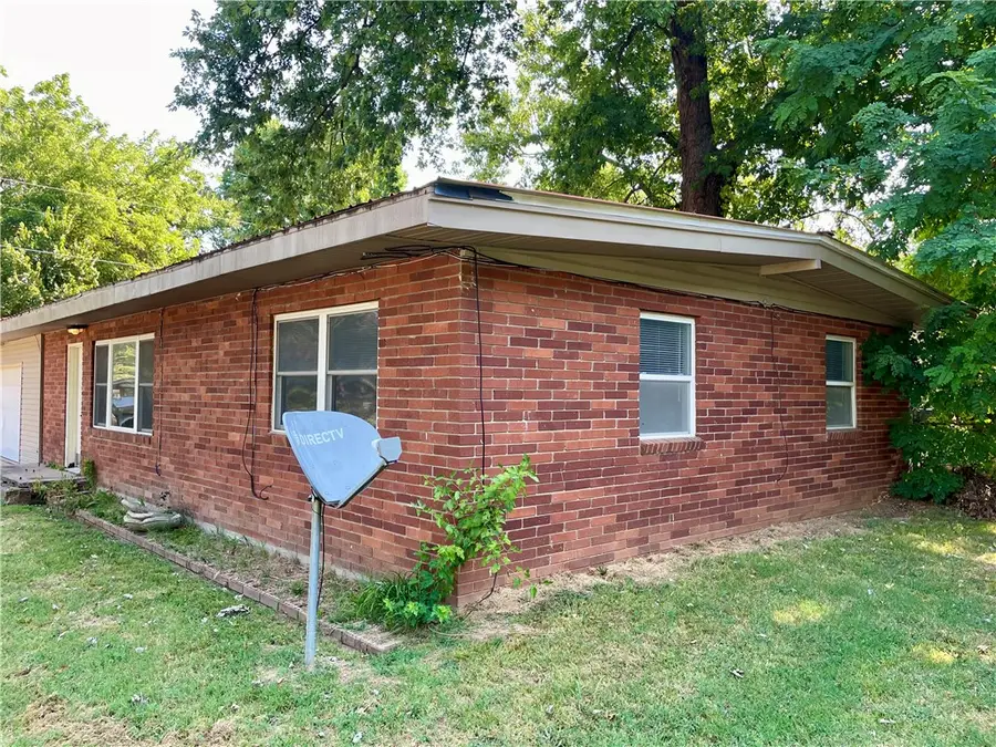 811 N Kansas Street, Springdale, AR 72764 - #3