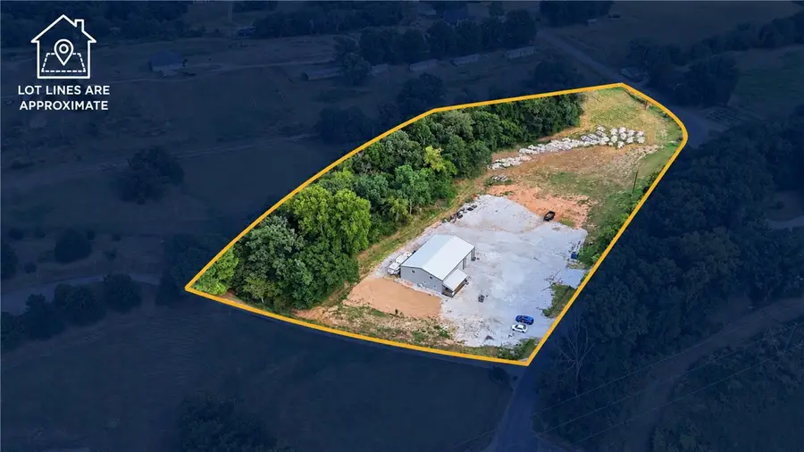 2184 W Liberty Avenue, Tontitown, AR 72762 - #2