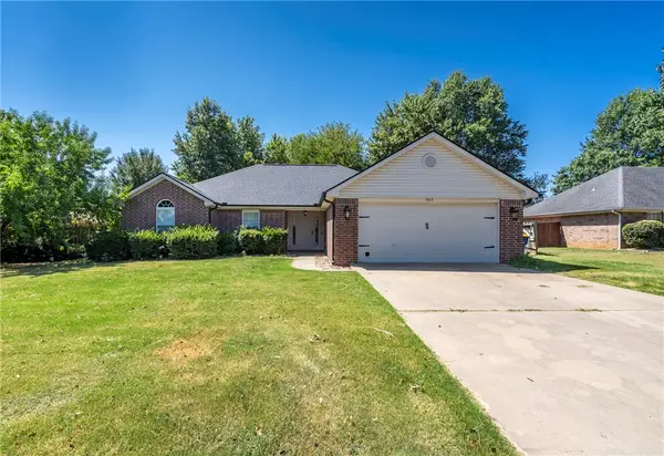303 Edgehill Avenue, Lowell, AR 72745