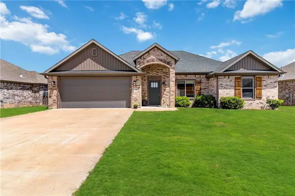 1749 Charismatic Drive, Prairie Grove, AR 72753