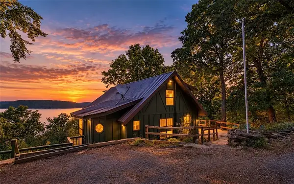 172 N Bluff Road, Eureka Springs, AR 72631
