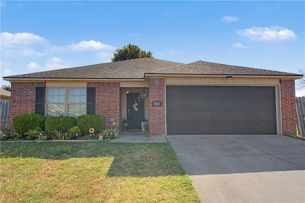 1424 S Spritz Drive, Fayetteville, AR 72701