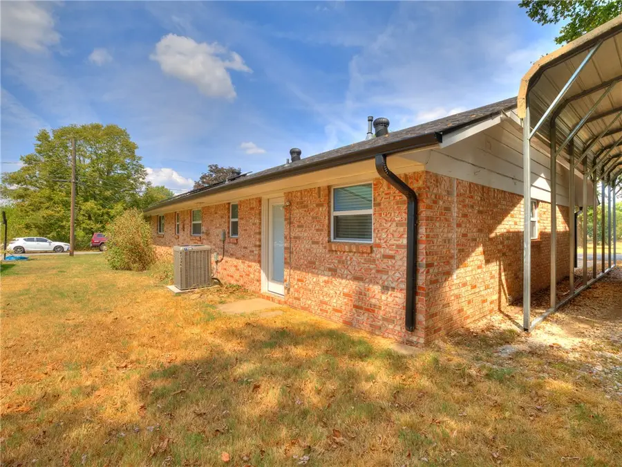 463 E Johnson Avenue, Cave Springs, AR 72718 - #3