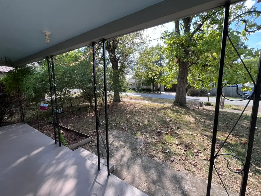209 S Neal Street, Prairie Grove, AR 72753 - #3