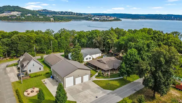 325 Lakeland Avenue, Hollister, MO 65672
