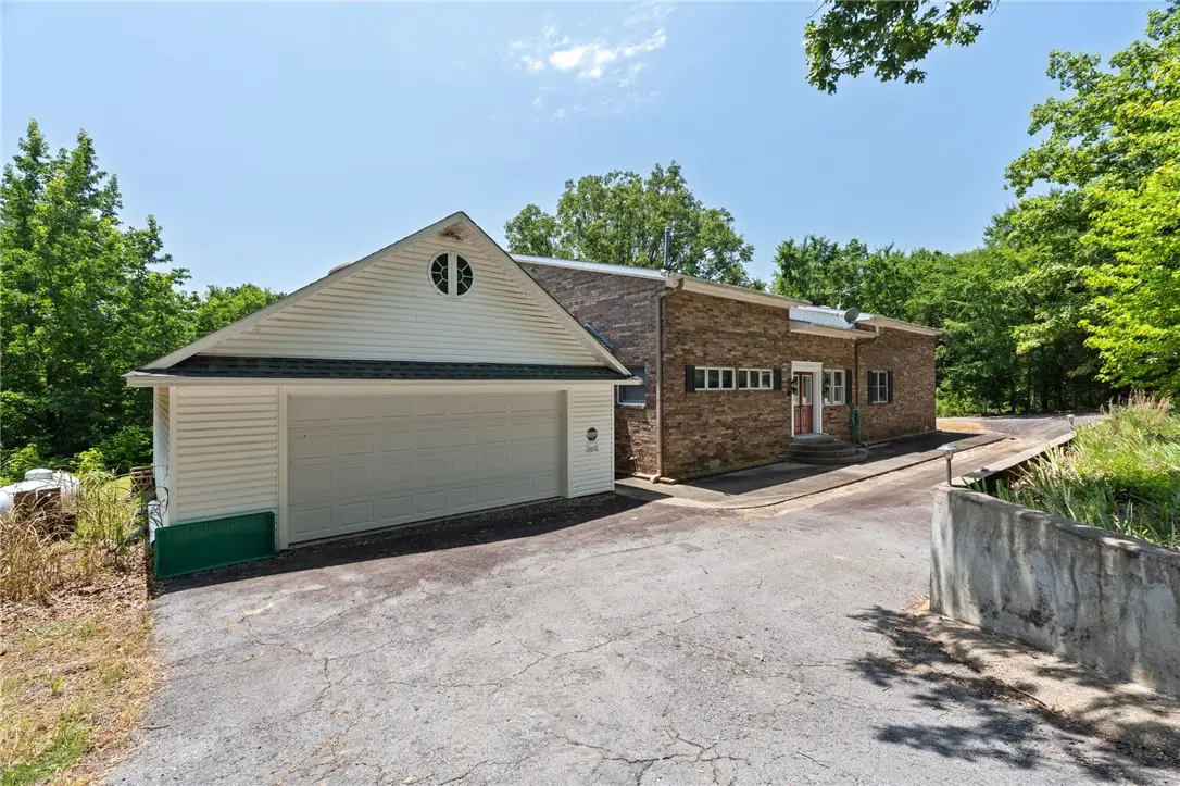 846 E Rumpus Ridge, Mountainburg, AR 72946 - #1
