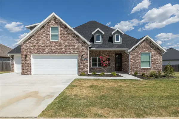 1448 N Pershing Street, Fayetteville, AR 72704