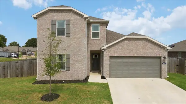 909 W Cottonwood Street, Rogers, AR 72758