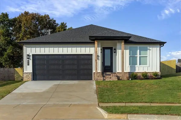 821 Pinnacle Street, Prairie Grove, AR 72753