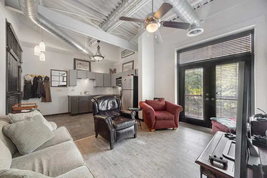 313 E Lafayette Street #304, Fayetteville, AR 72701 - #2