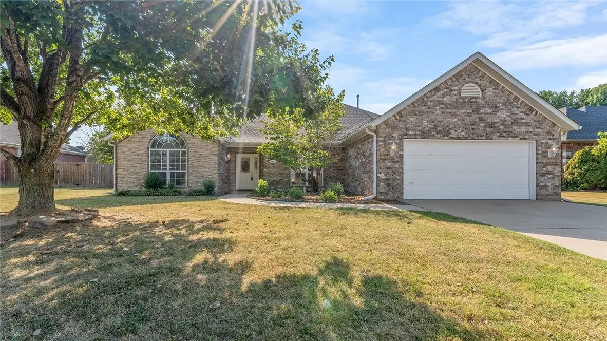 1243 S St Andrews Circle, Fayetteville, AR 72701 - #1