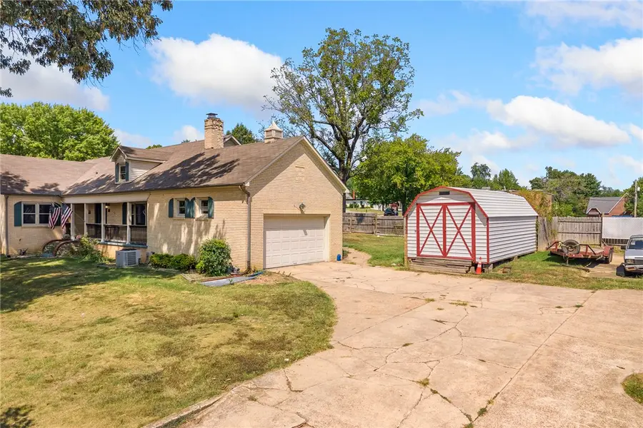 321 W Erie Avenue, Harrison, AR 72601 - #3