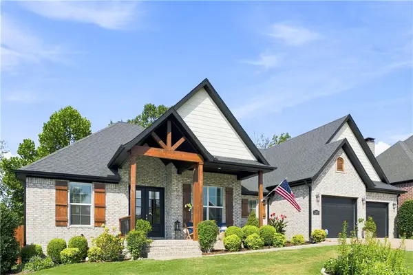 2747 N Grey Squirrel Drive, Fayetteville, AR 72704
