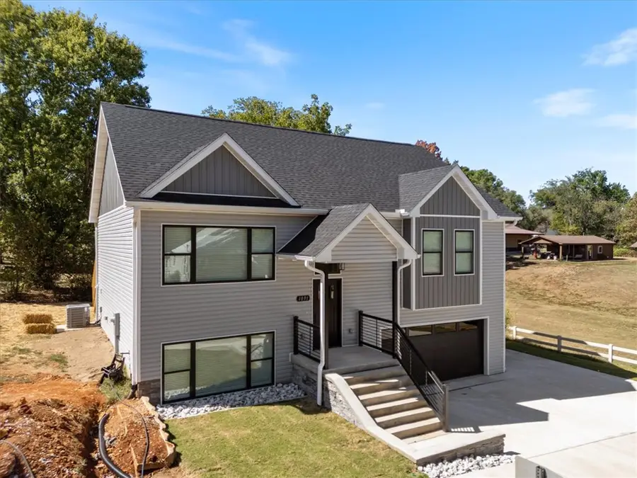 1091 N Davis Street, Pea Ridge, AR 72751 - #2