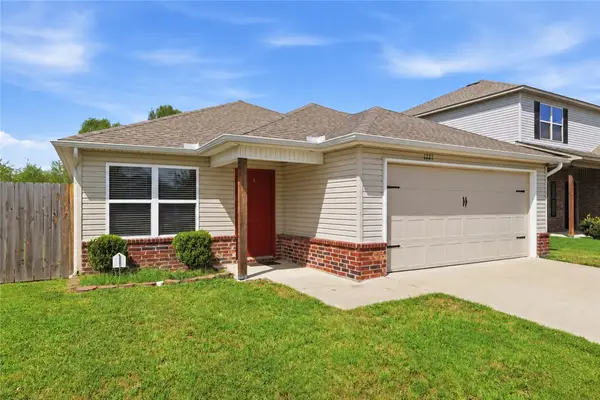 1221 S Ivory Bill Lane, Fayetteville, AR 72701