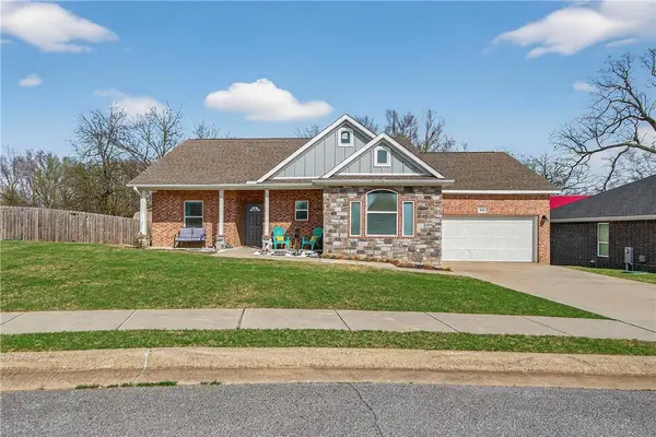 952 Glass Street, Cave Springs, AR 72718
