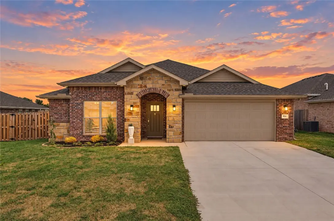 824 Lewis Street, Pea Ridge, AR 72751 - #1
