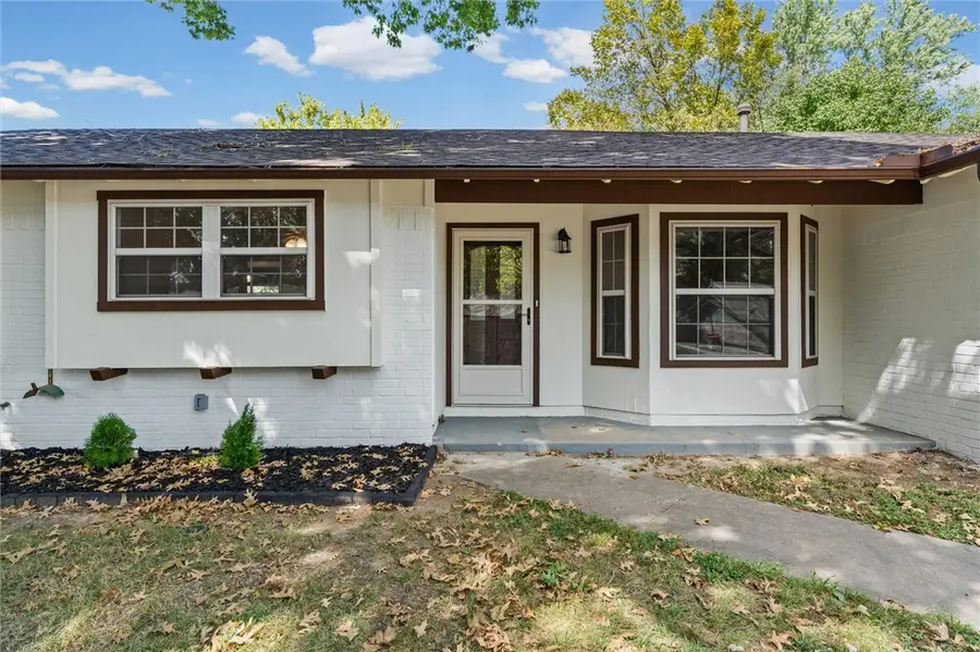 204 E Henson Avenue, Springdale, AR 72764 - #3