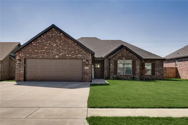 901 Pinnacle Street, Prairie Grove, AR 72753