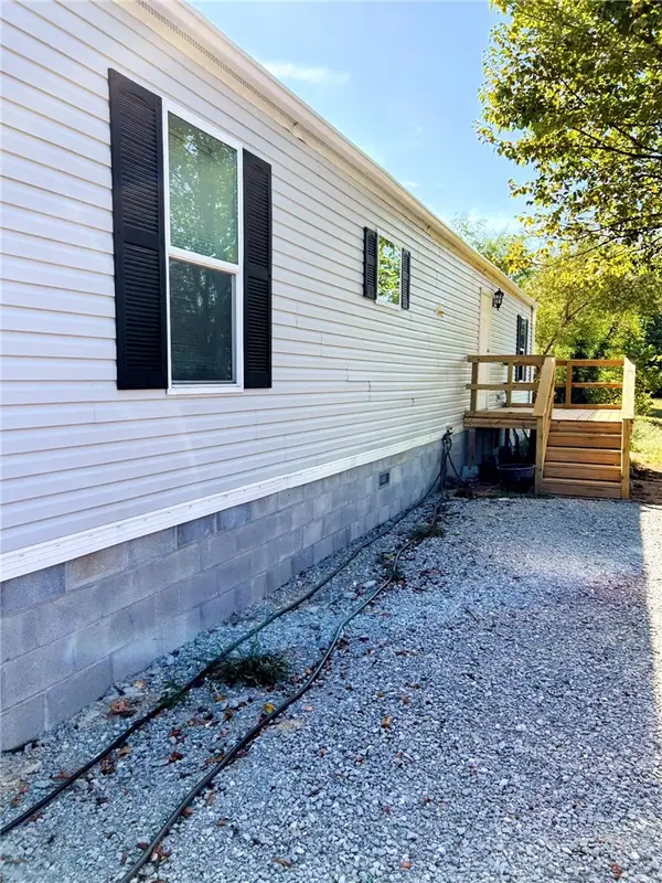 7641 Blockade Village N, Seligman, MO 65474