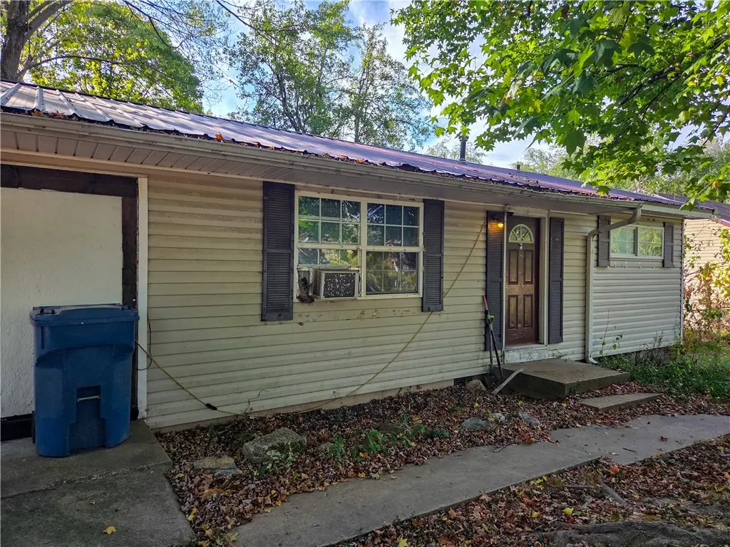 907 SW 4th Avenue, Gravette, AR 72736 - #1