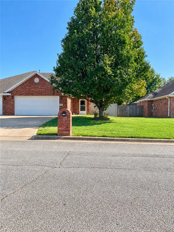 817-2 Hindman Drive, Prairie Grove, AR 72753