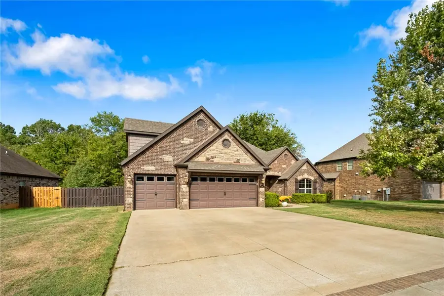 1010 Hunters Pointe, Centerton, AR 72713 - #3