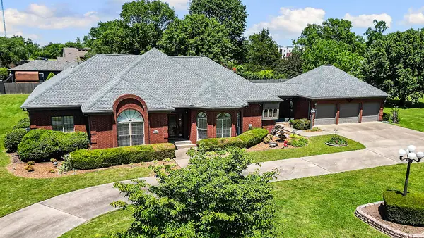 4504 W Cedar Brooke Lane, Rogers, AR 72758