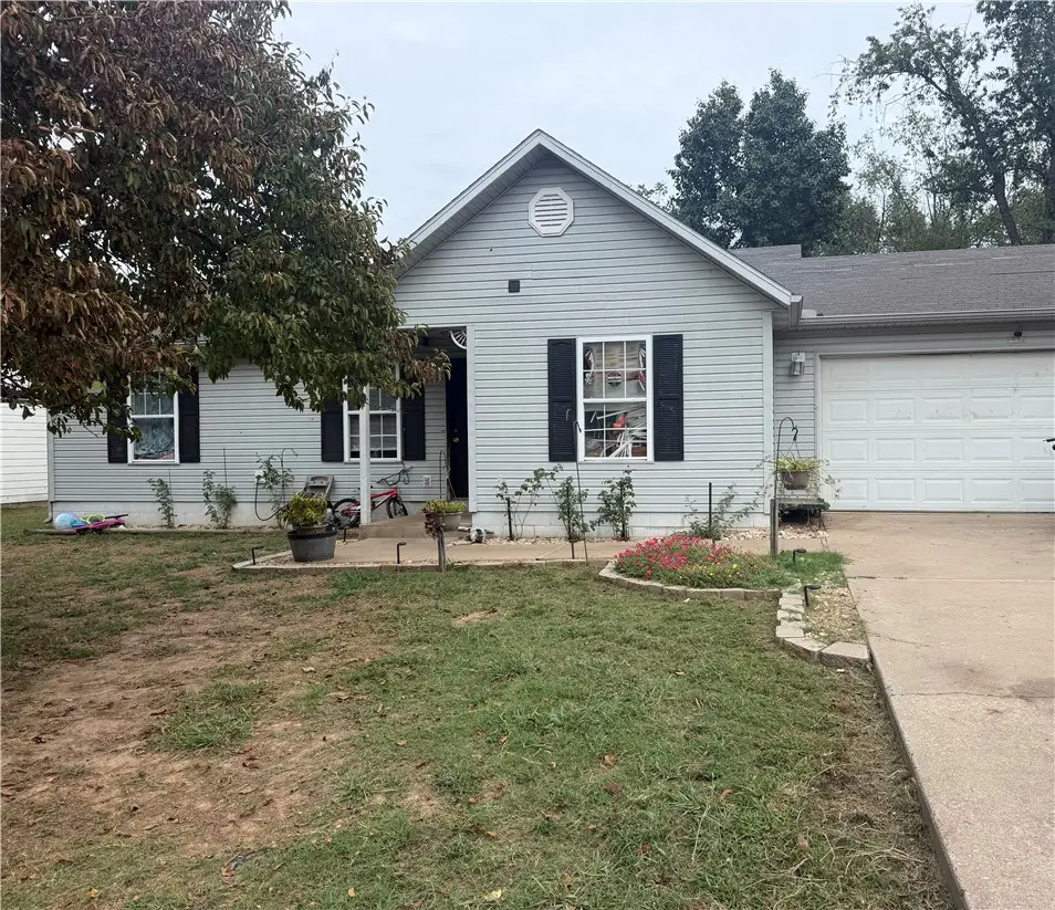 802 3rd Avenue, Gravette, AR 72736 - #1