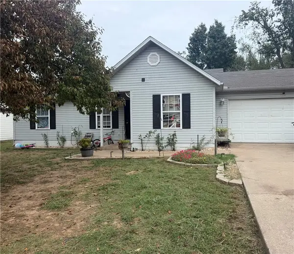 802 3rd Avenue, Gravette, AR 72736