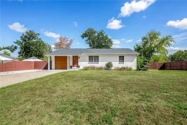 2004 Oakwood Avenue, Bentonville, AR 72712