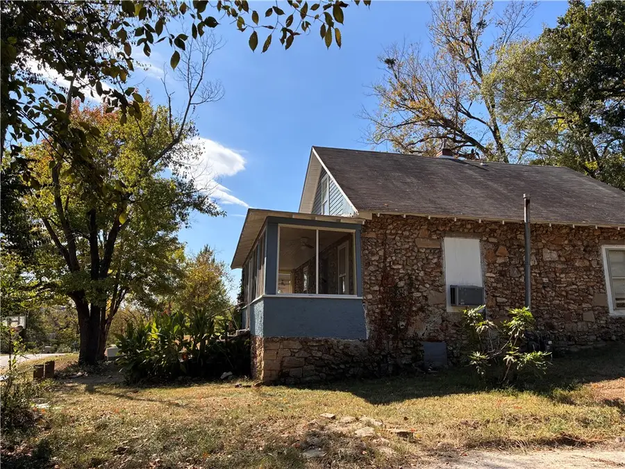 513 Mclean Avenue, Cotter, AR 72626 - #3