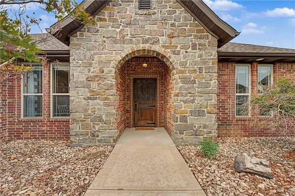4405 W Canopy Meadows Drive, Rogers, AR 72758