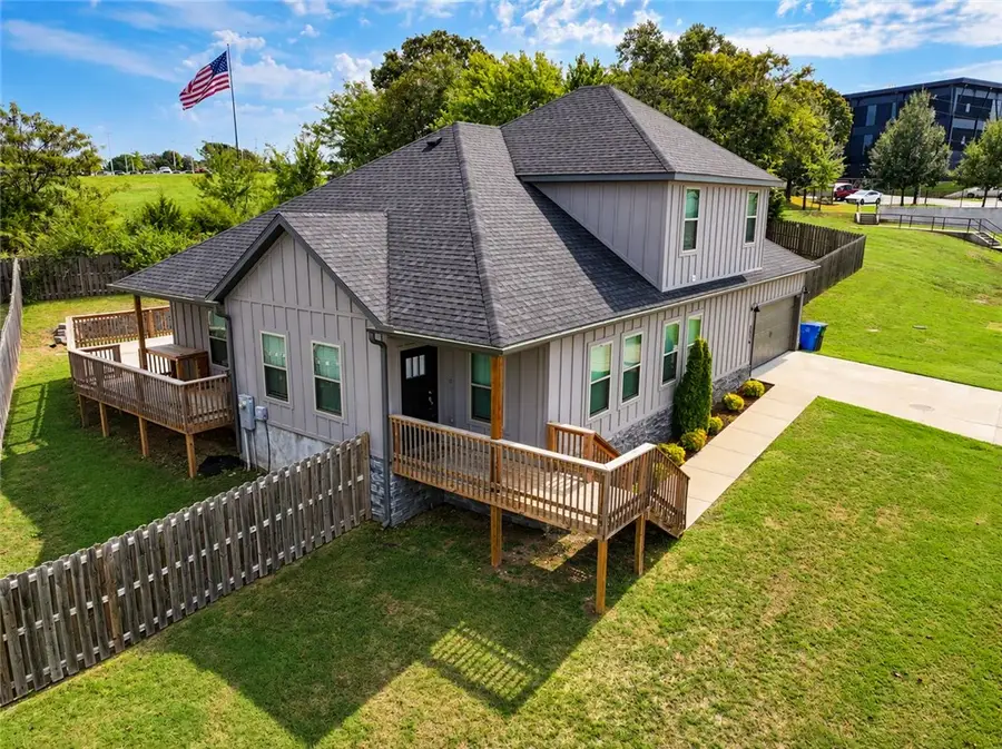 2576 N Justin Drive, Fayetteville, AR 72704 - #2