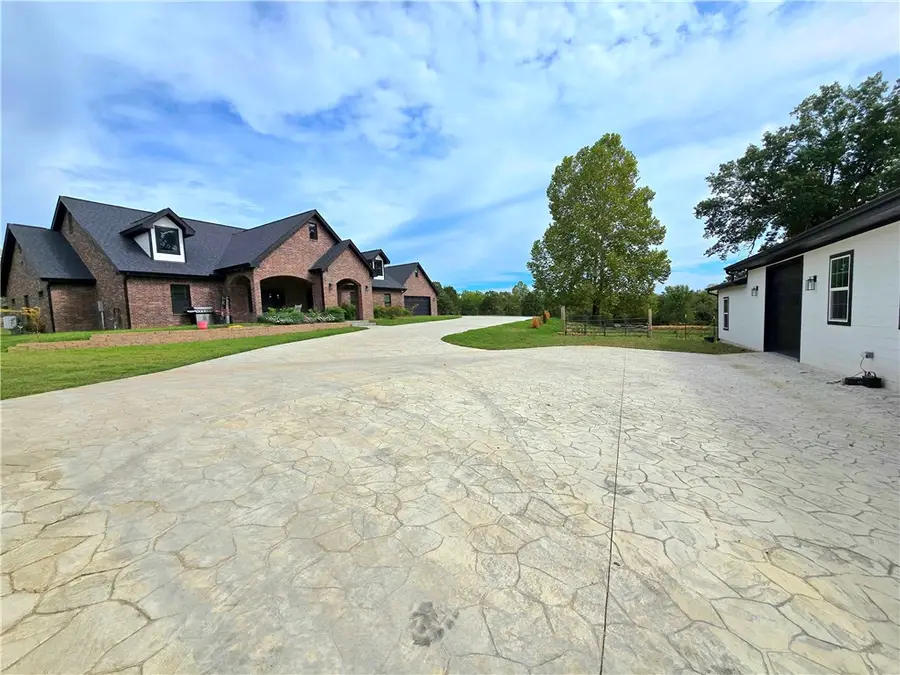 20208 Fawn Rd, Road, Springdale, AR 72764 - #2