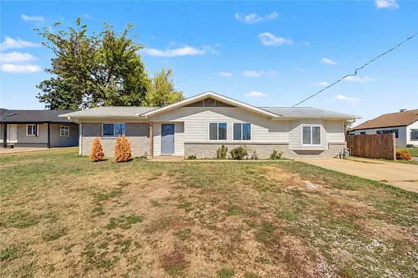 625 W Olive Street, Rogers, AR 72756