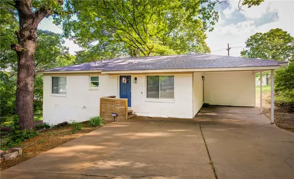 1810 S Custer Lane, Fayetteville, AR 72701