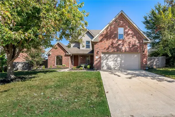 2362 N Hidden Creek Drive, Fayetteville, AR 72704