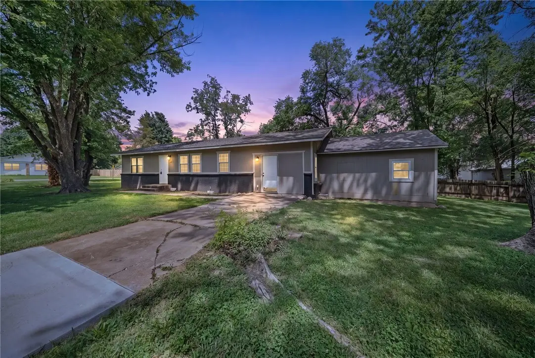 900 N Davis Street, Pea Ridge, AR 72751 - #1