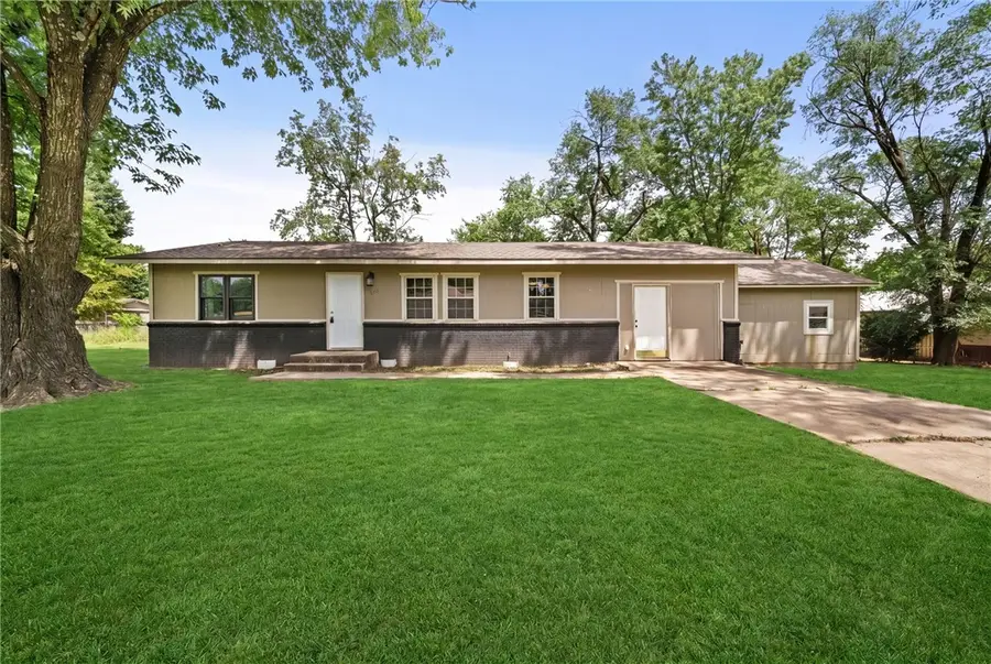 900 N Davis Street, Pea Ridge, AR 72751 - #2