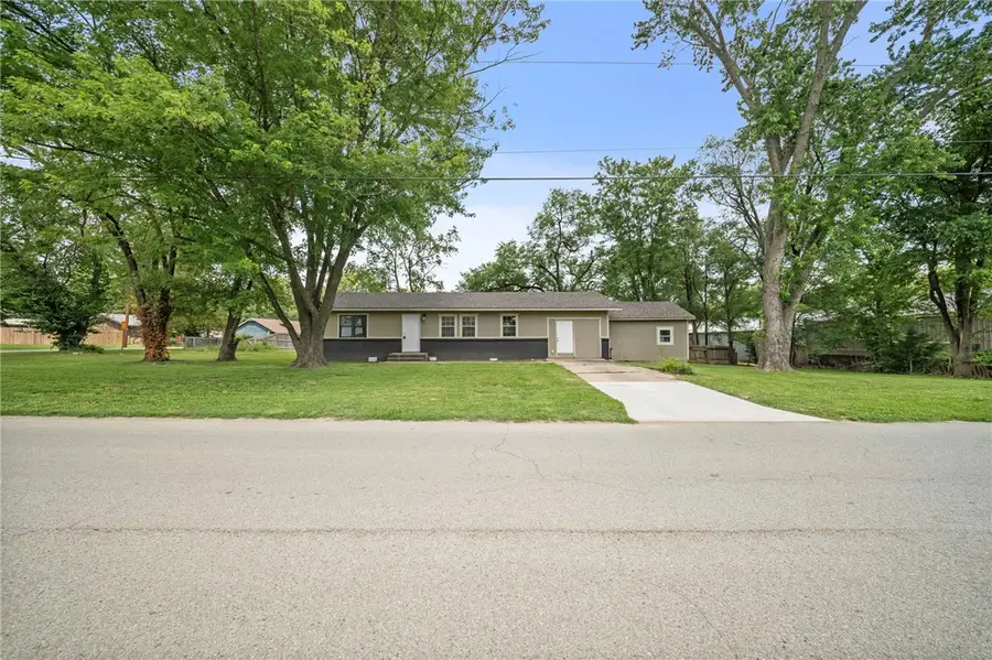 900 N Davis Street, Pea Ridge, AR 72751 - #3