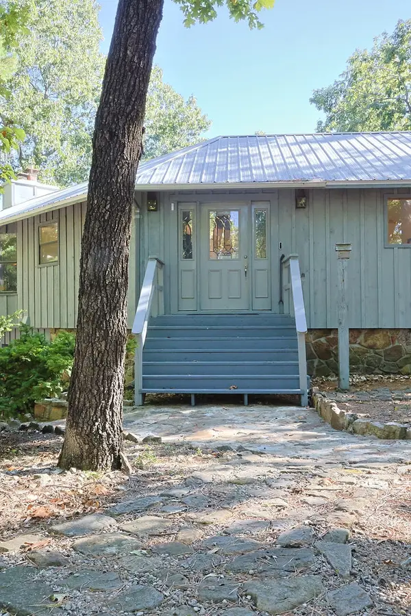 321 Hummingbird Lane, Eureka Springs, AR 72632