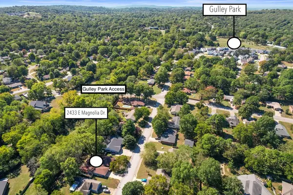 2433 E Magnolia Drive, Fayetteville, AR 72703