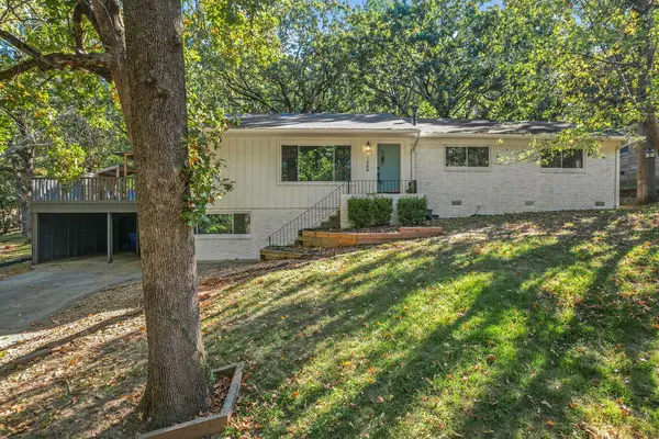 1666 N Viewpoint Drive, Fayetteville, AR 72701