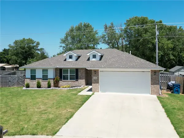 1512 Leah Street, Gentry, AR 72734