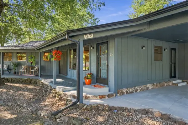 208 Kingswood Drive, Mountain Home, AR 72653